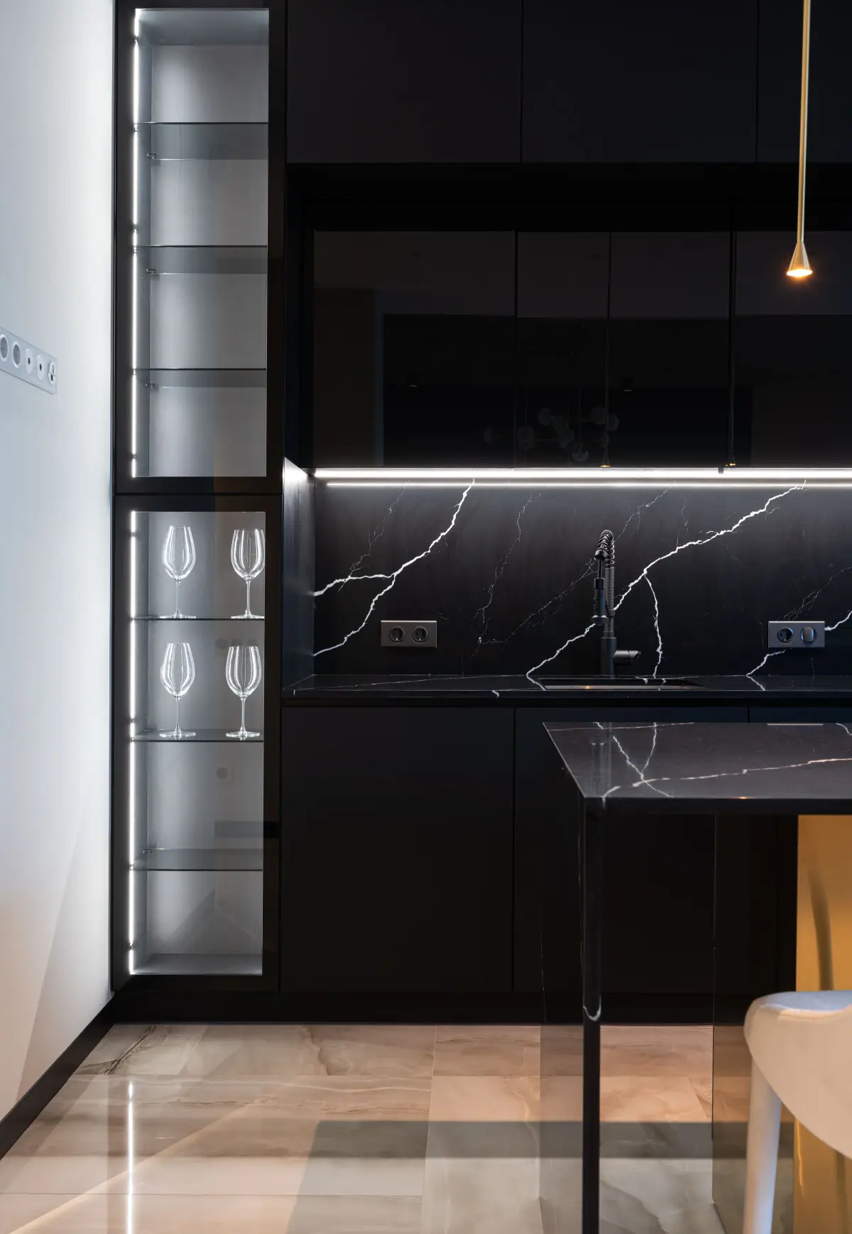 La cuisine invisible : quand l'art de recevoir redessine l'intérieur
